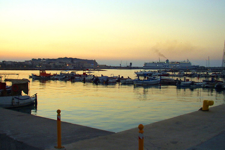 Rethymnon: The port at dusk