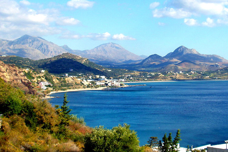 Plakias: View of the village and the beach from the road to Sellia